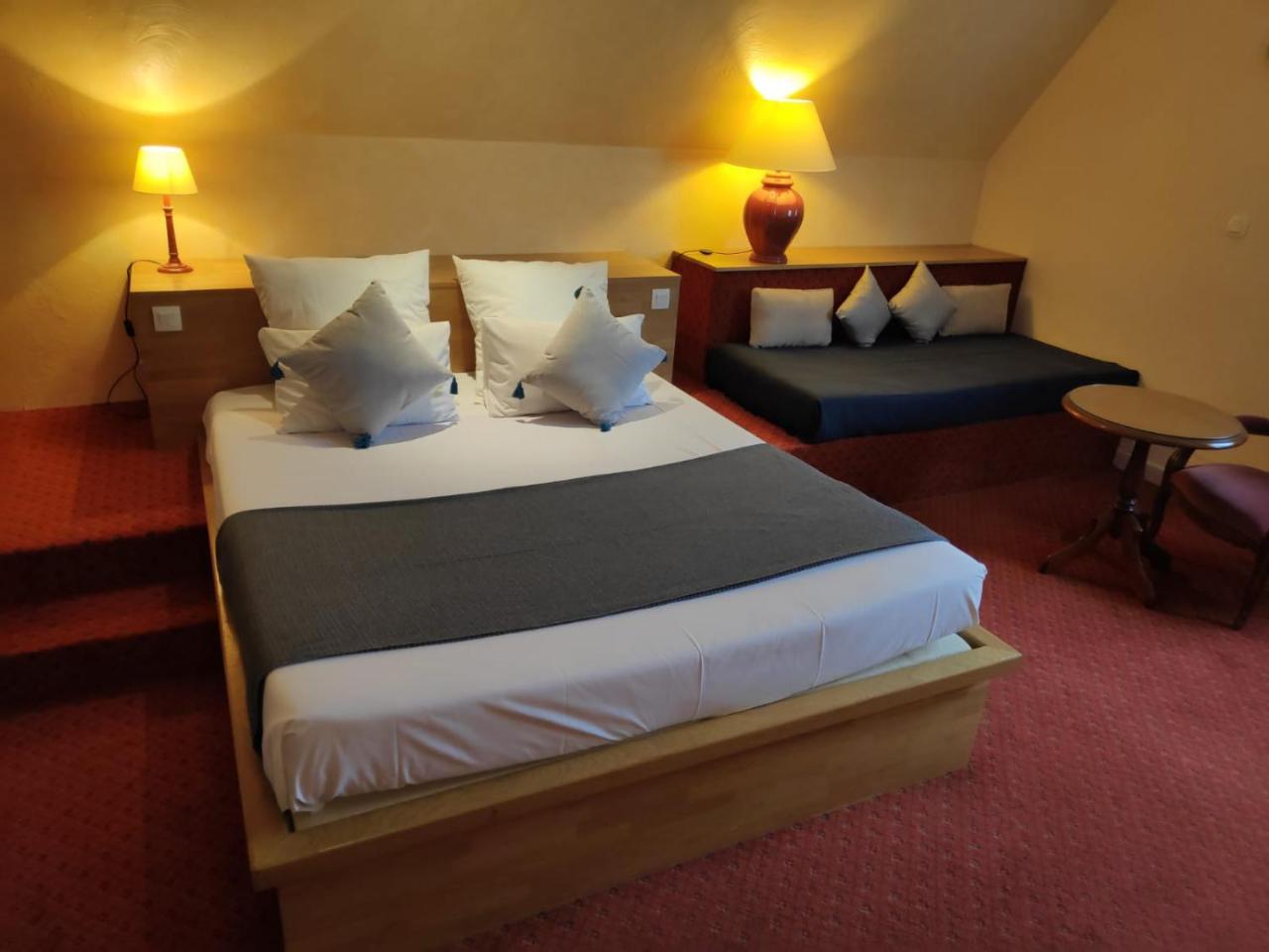Logis Hotel Calisola Besancon - Soiree Etape Chalezeule المظهر الخارجي الصورة